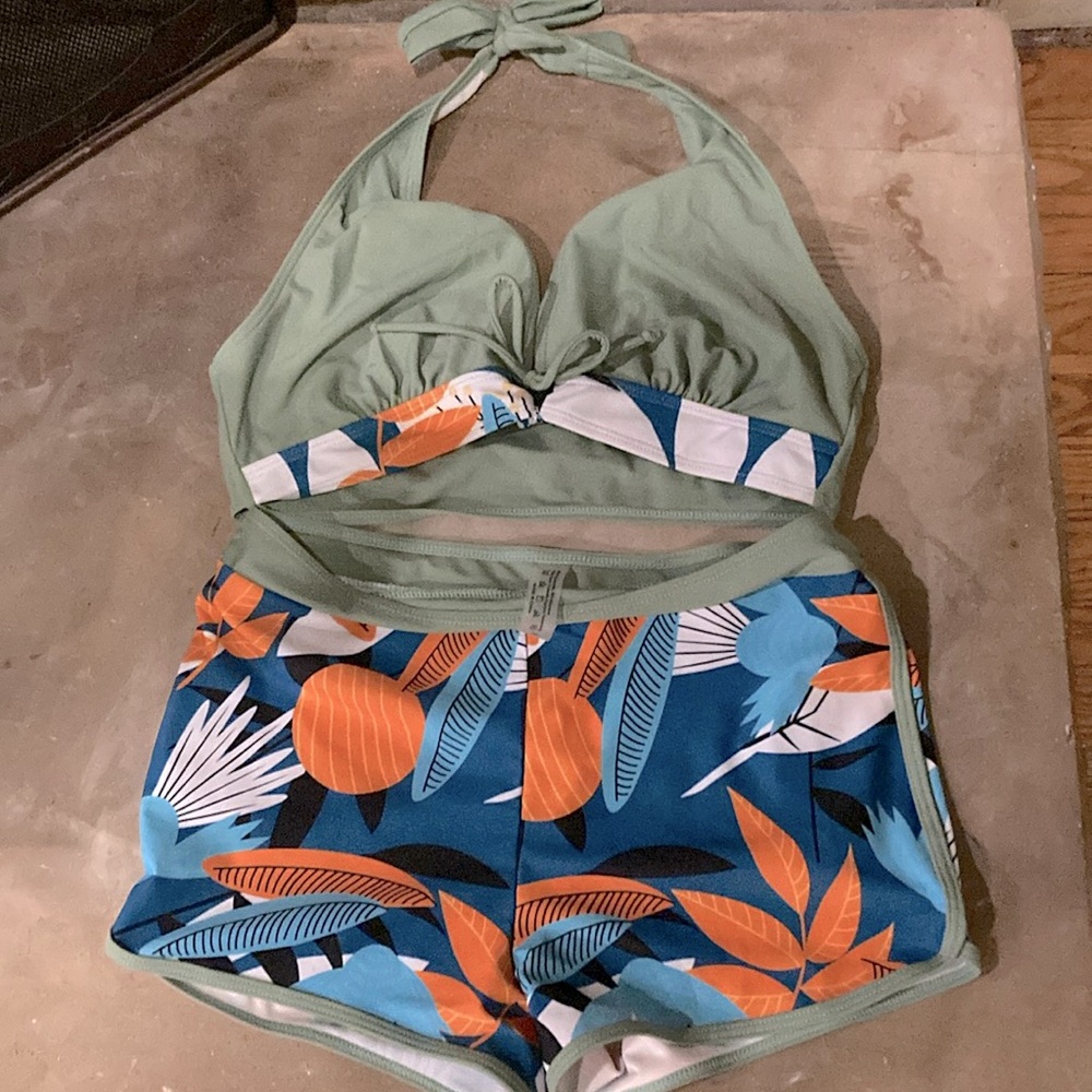 Womens swim suits since medium